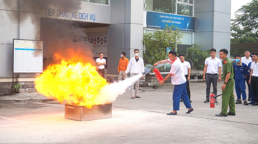 Tập huấn, thực hành phương án PCCC và CNCH tại Công ty CP Công nghiệp ô tô Thành Công
